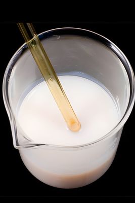 High Resistance Building Paint Styrene Acrylic Emulsion PH Value 7.0 - 9.0